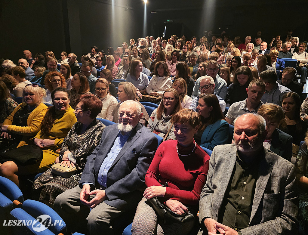 Julia Pietrucha w Teatrze Miejskim w Lesznie