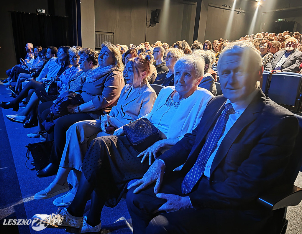 Julia Pietrucha w Teatrze Miejskim w Lesznie