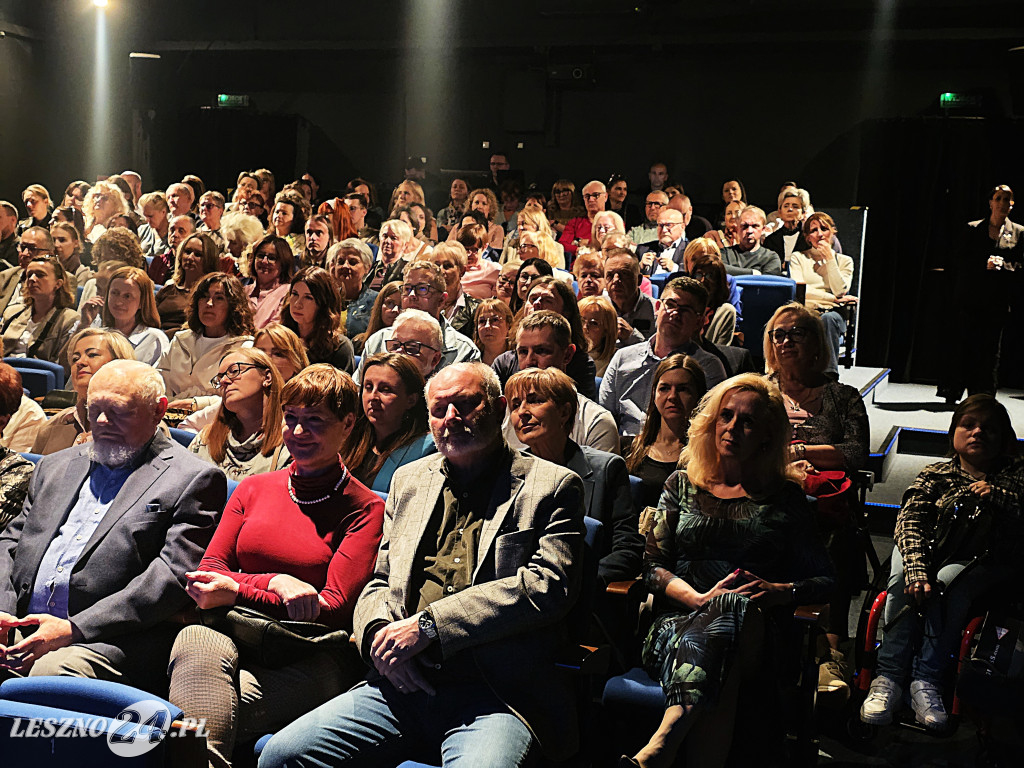 Julia Pietrucha w Teatrze Miejskim w Lesznie