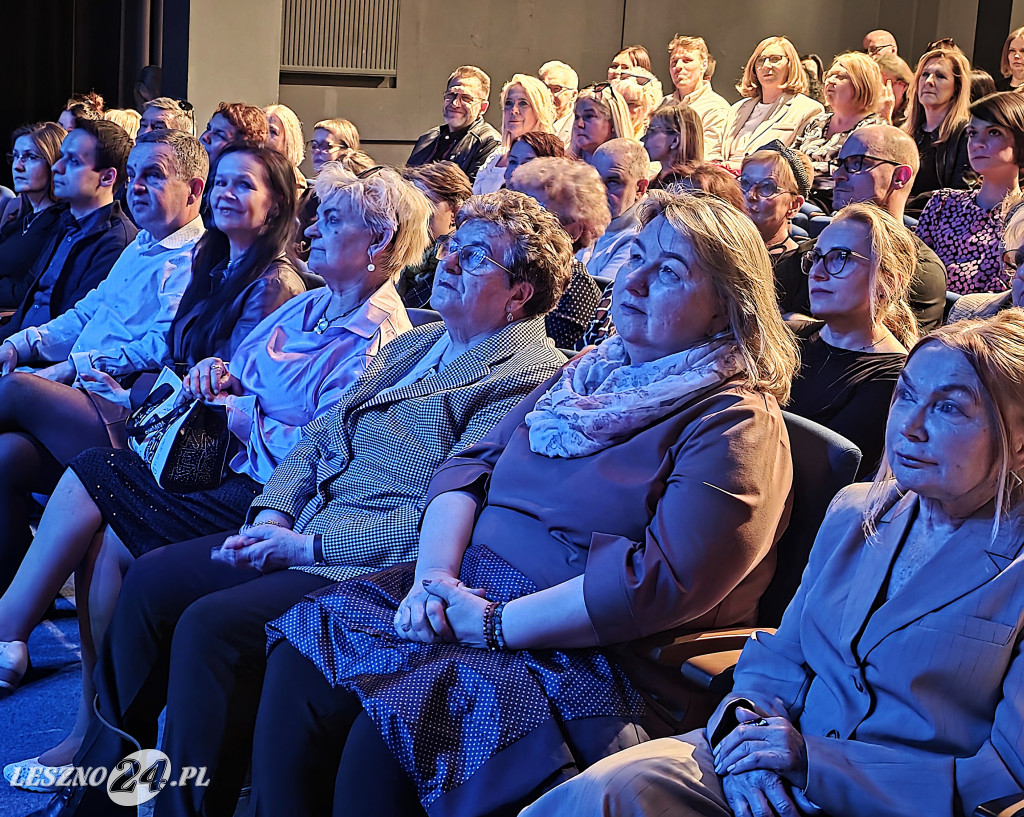 Julia Pietrucha w Teatrze Miejskim w Lesznie