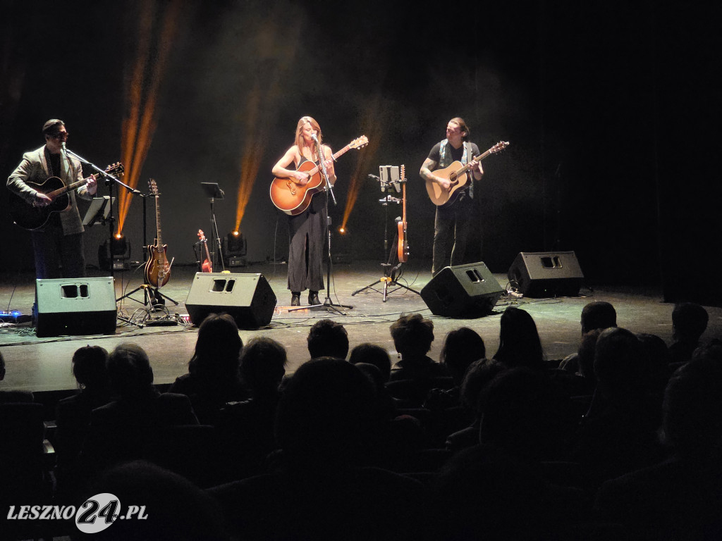 Julia Pietrucha w Teatrze Miejskim w Lesznie