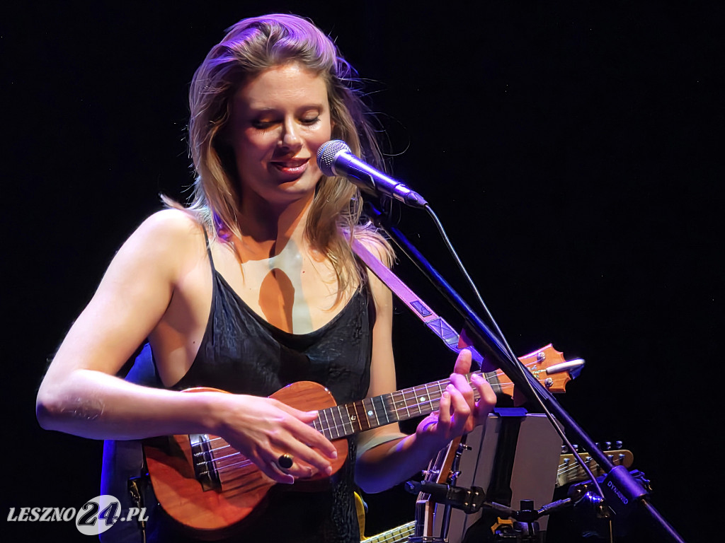 Julia Pietrucha w Teatrze Miejskim w Lesznie