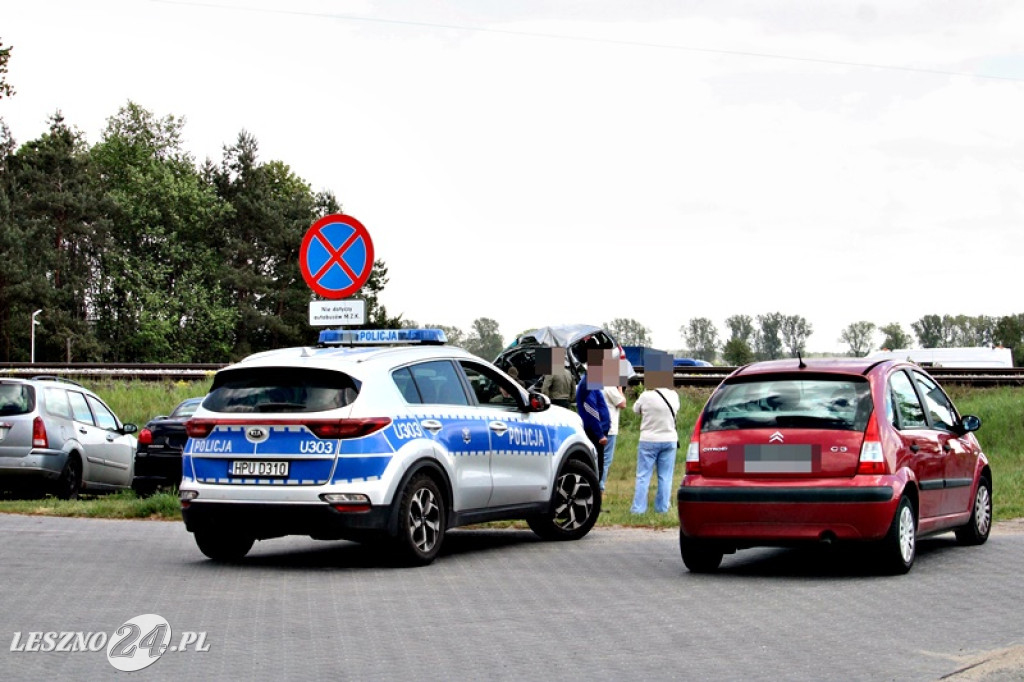 Na czerwonym świetle pod drezynę