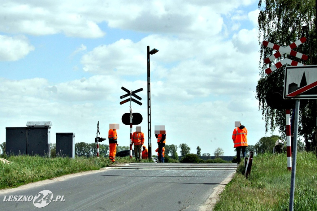Na czerwonym świetle pod drezynę