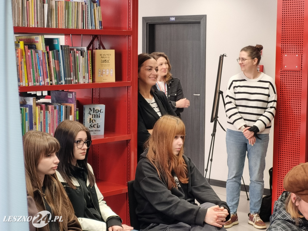 Wystawa Mój świat w kolorach Karoliny Chrobot z ZST w Lesznie