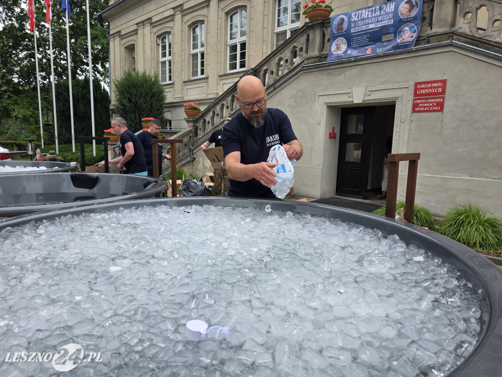 Sztafeta 24h w lodowatej wodzie we Włoszakowicach