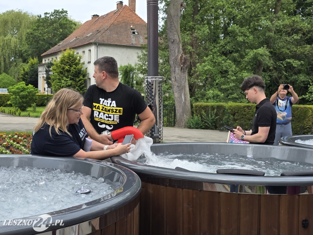 Sztafeta 24h w lodowatej wodzie we Włoszakowicach