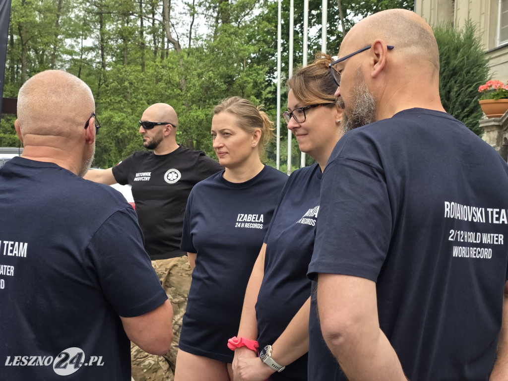 Sztafeta 24h w lodowatej wodzie we Włoszakowicach