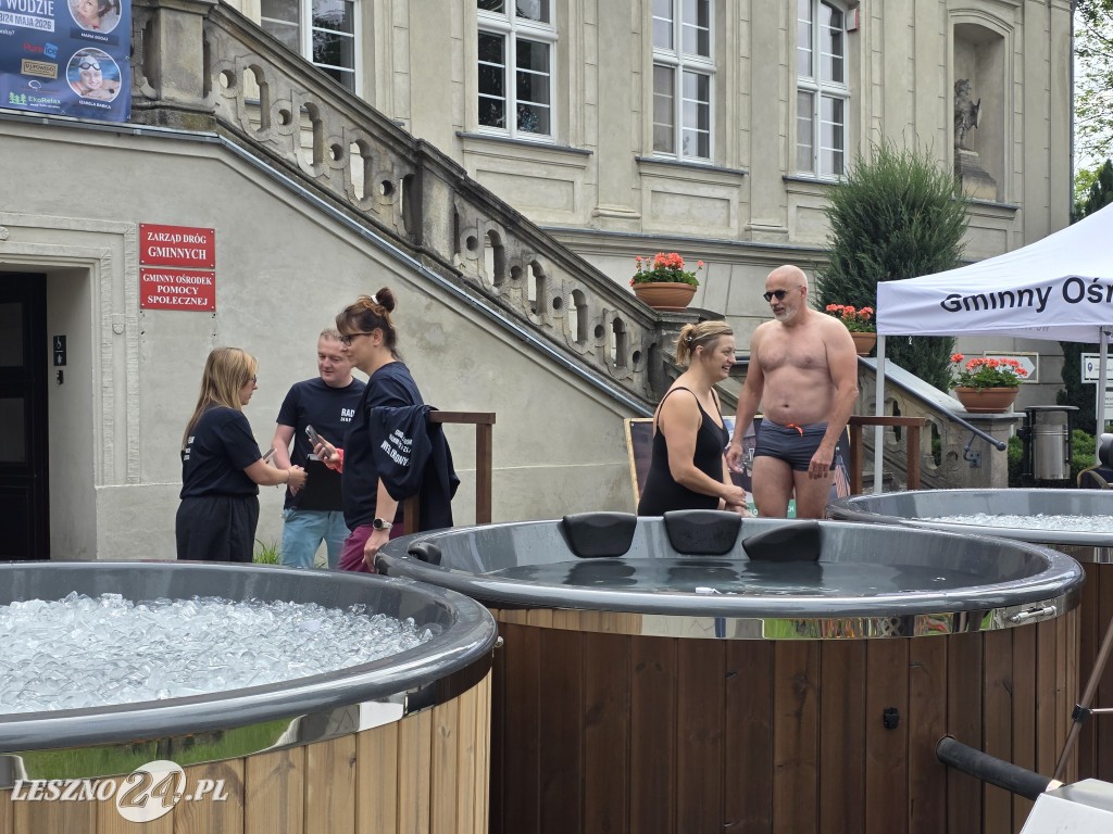 Sztafeta 24h w lodowatej wodzie we Włoszakowicach