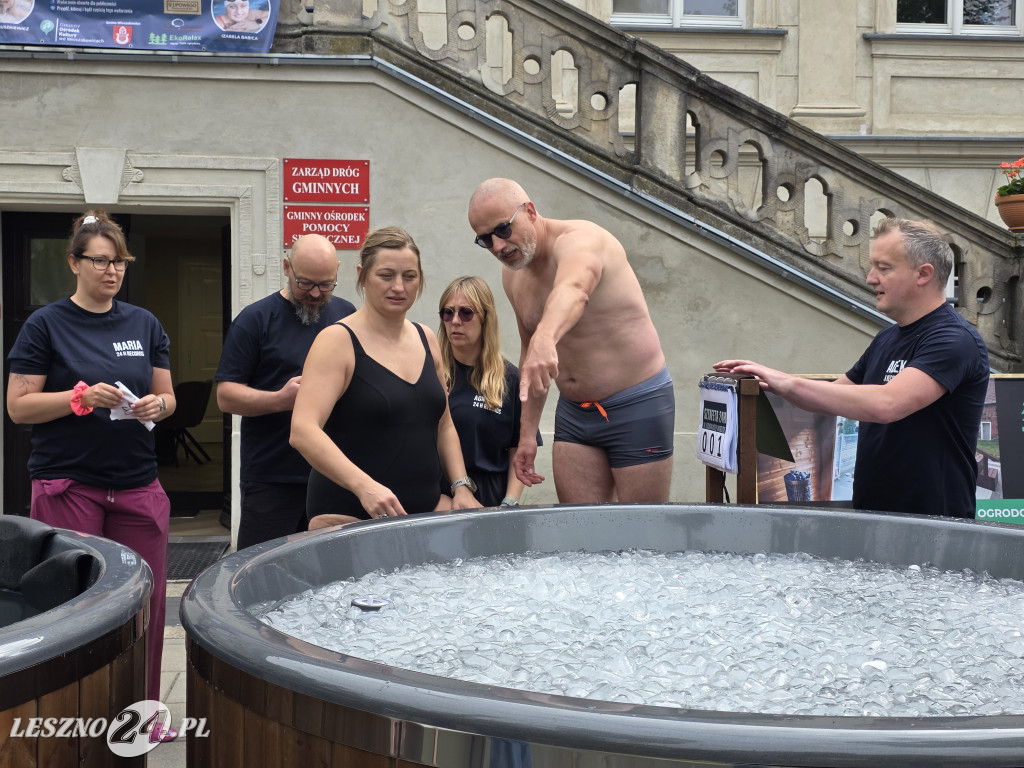 Sztafeta 24h w lodowatej wodzie we Włoszakowicach