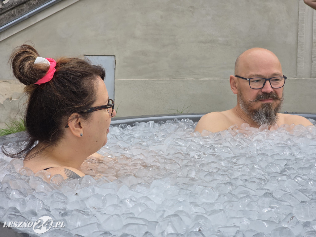 Sztafeta 24h w lodowatej wodzie we Włoszakowicach