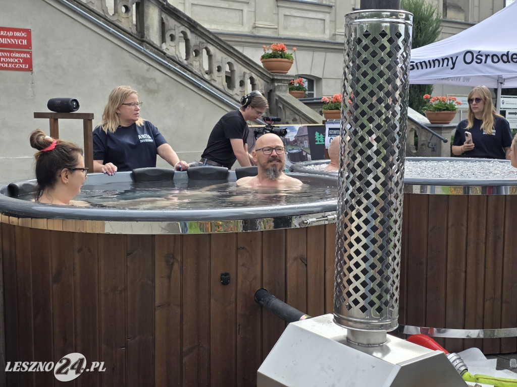 Sztafeta 24h w lodowatej wodzie we Włoszakowicach