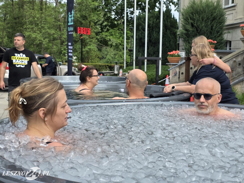 Sztafeta 24h w lodowatej wodzie we Włoszakowicach