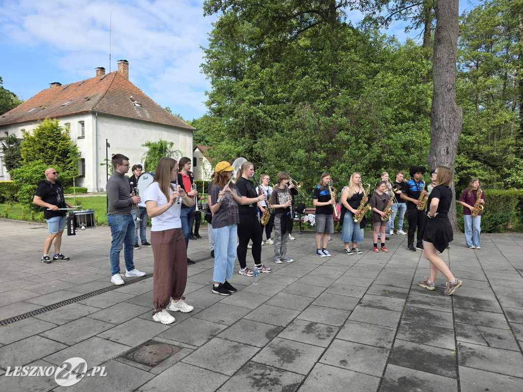 Sztafeta 24h w lodowatej wodzie we Włoszakowicach