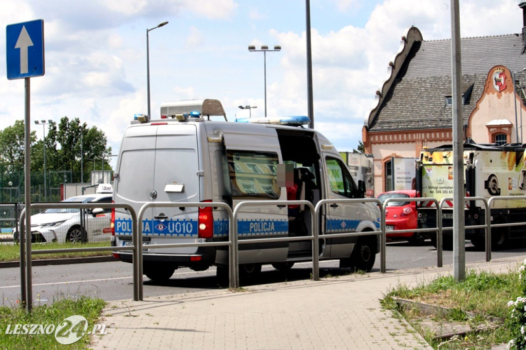Kolizja tira z osobówką na wiadukcie