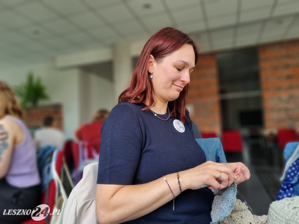 Światowy Dzień Dziergania w Miejscach Publicznych w Lesznie