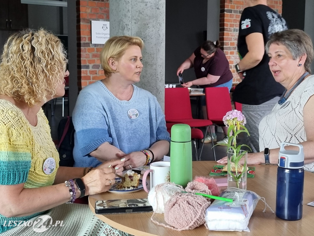 Światowy Dzień Dziergania w Miejscach Publicznych w Lesznie