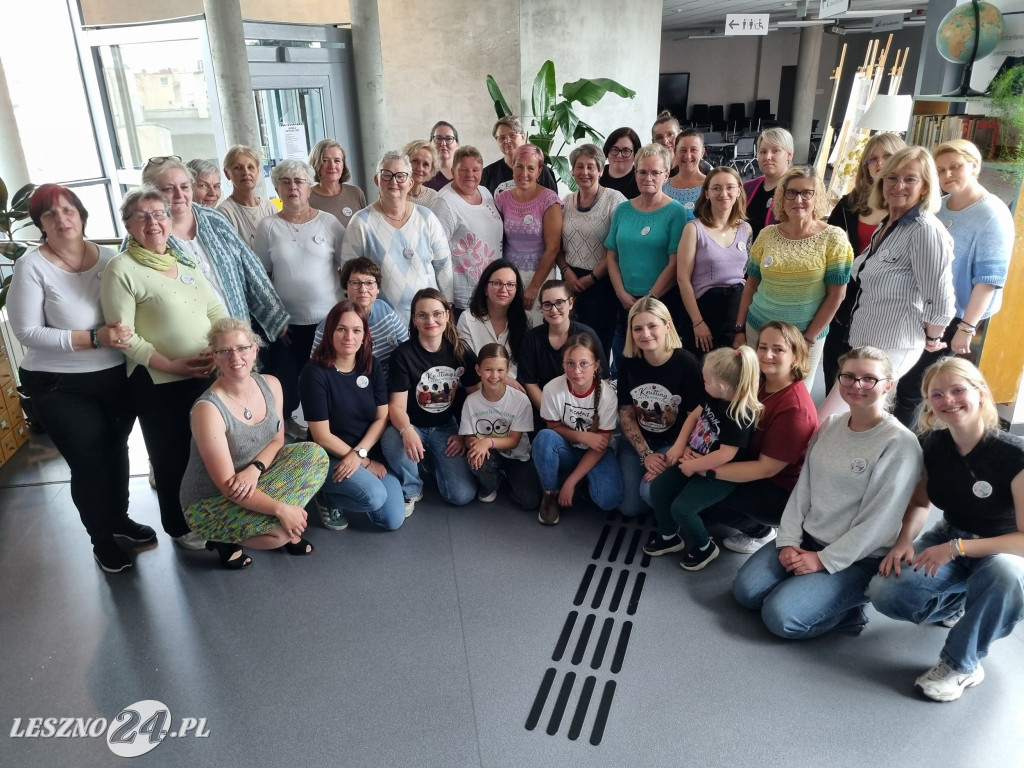 Światowy Dzień Dziergania w Miejscach Publicznych w Lesznie