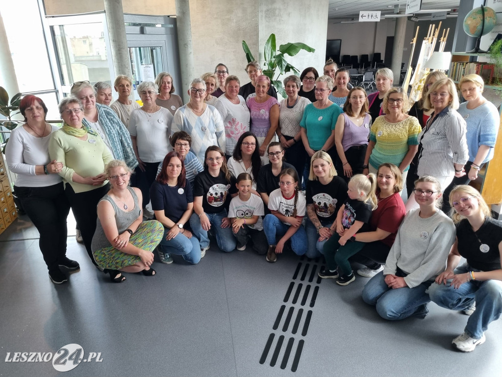 Światowy Dzień Dziergania w Miejscach Publicznych w Lesznie