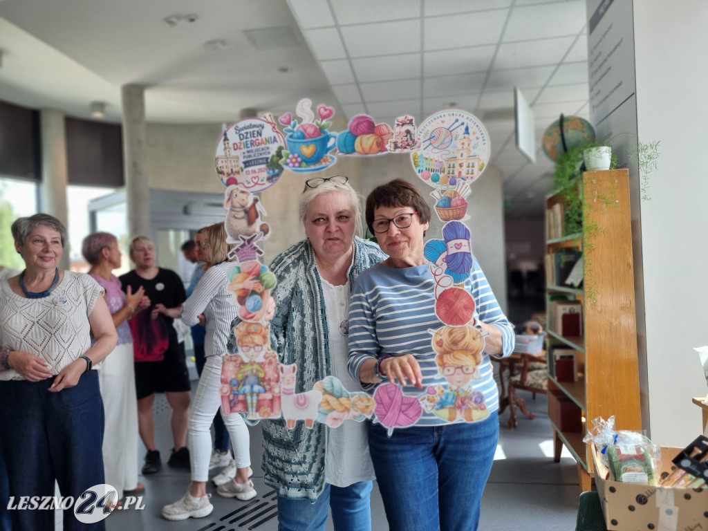 Światowy Dzień Dziergania w Miejscach Publicznych w Lesznie