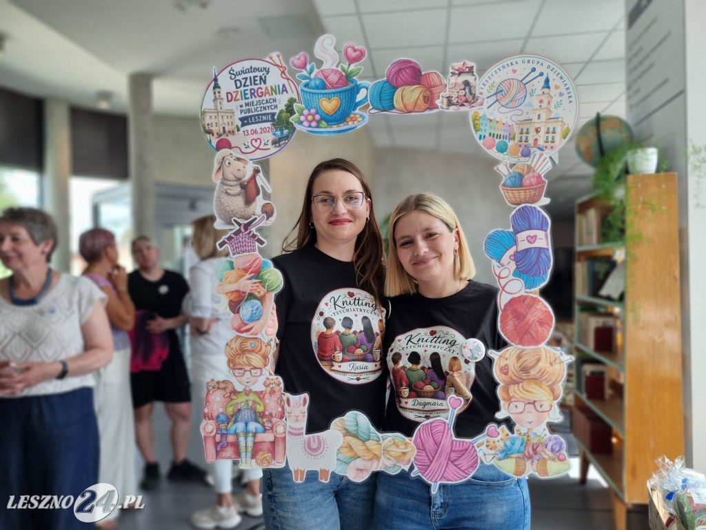 Światowy Dzień Dziergania w Miejscach Publicznych w Lesznie