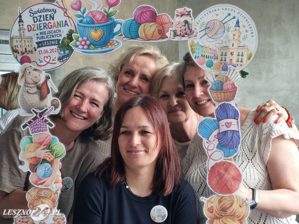 Światowy Dzień Dziergania w Miejscach Publicznych w Lesznie