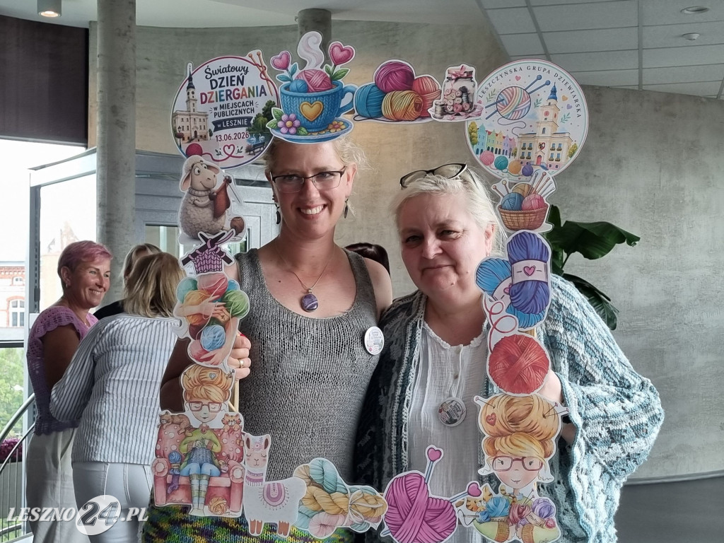 Światowy Dzień Dziergania w Miejscach Publicznych w Lesznie