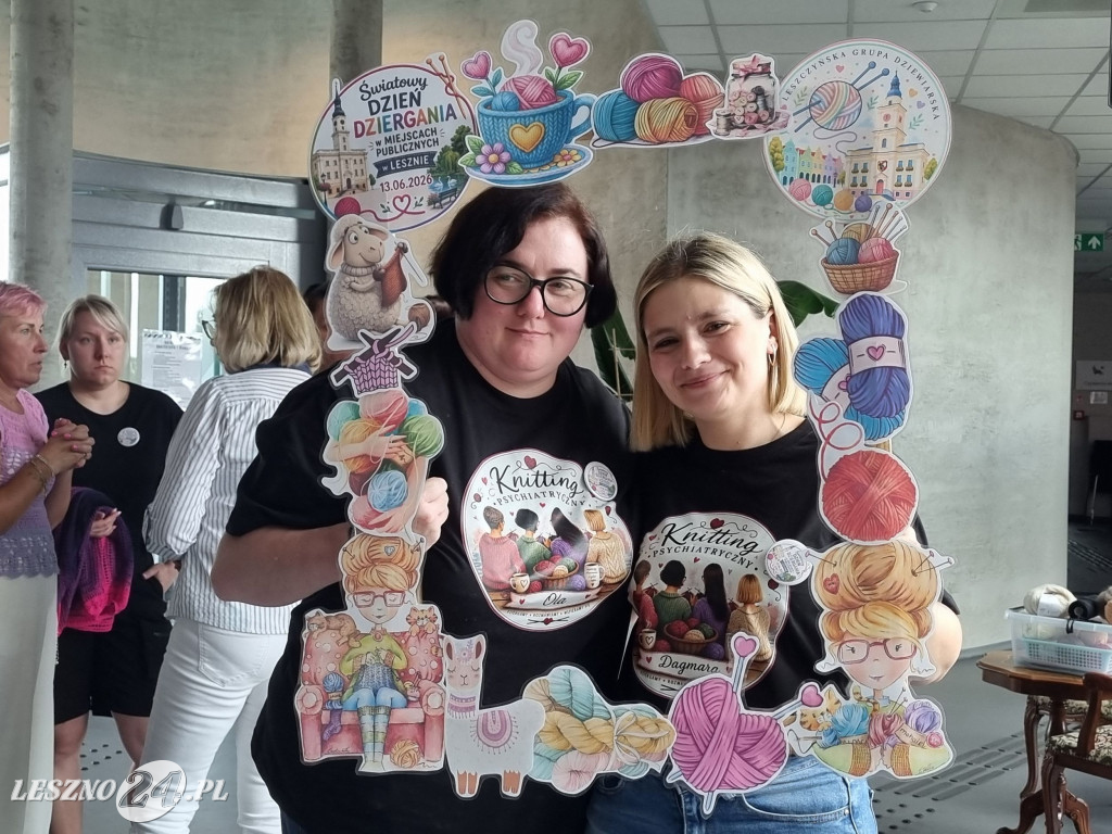 Światowy Dzień Dziergania w Miejscach Publicznych w Lesznie