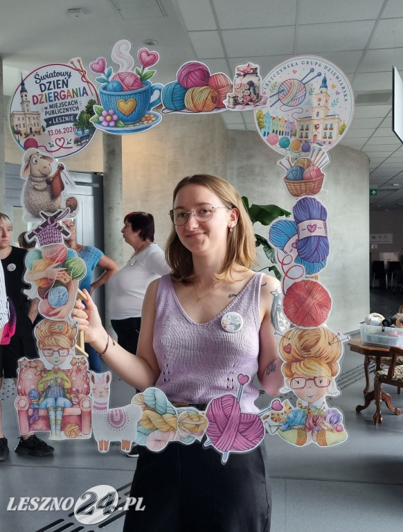 Światowy Dzień Dziergania w Miejscach Publicznych w Lesznie
