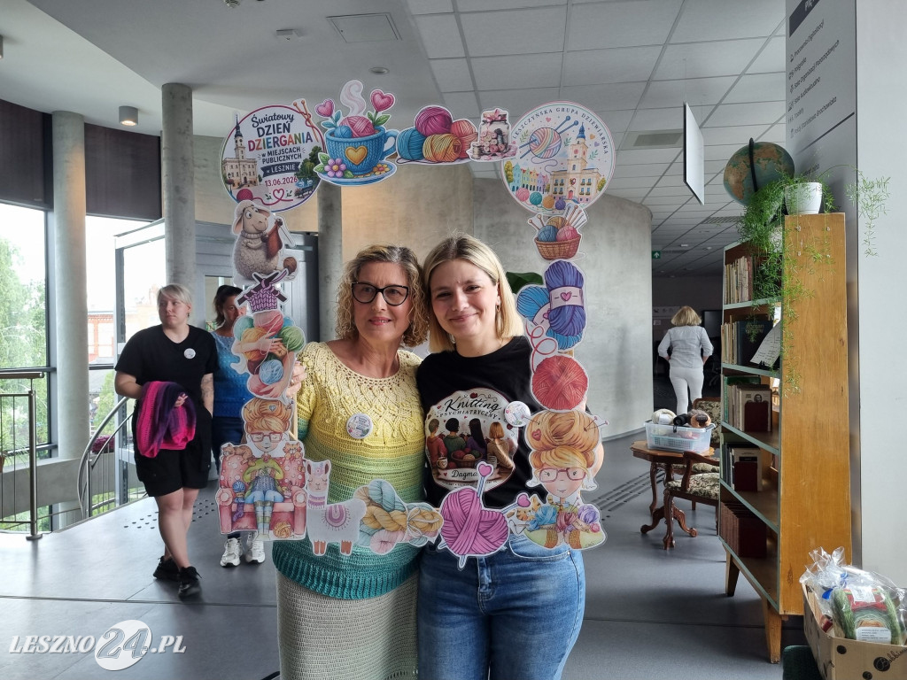 Światowy Dzień Dziergania w Miejscach Publicznych w Lesznie