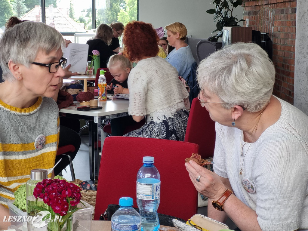 Światowy Dzień Dziergania w Miejscach Publicznych w Lesznie