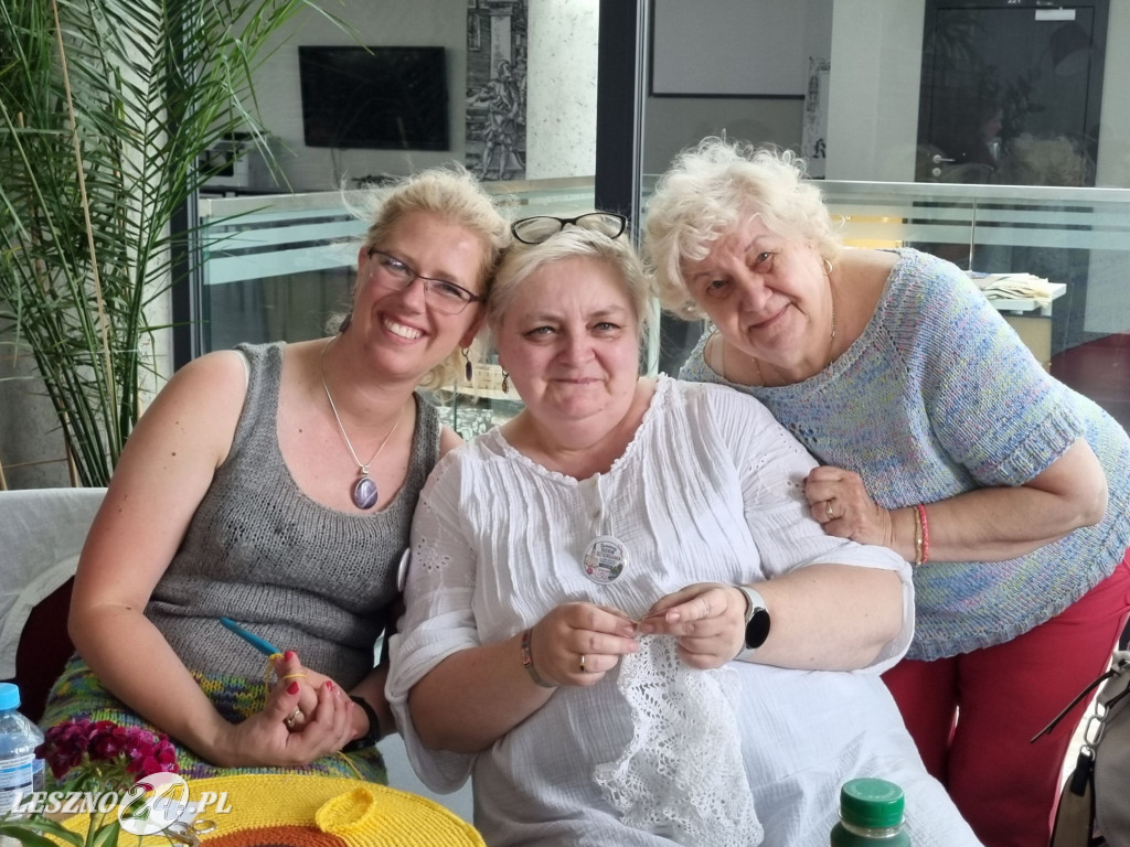 Światowy Dzień Dziergania w Miejscach Publicznych w Lesznie