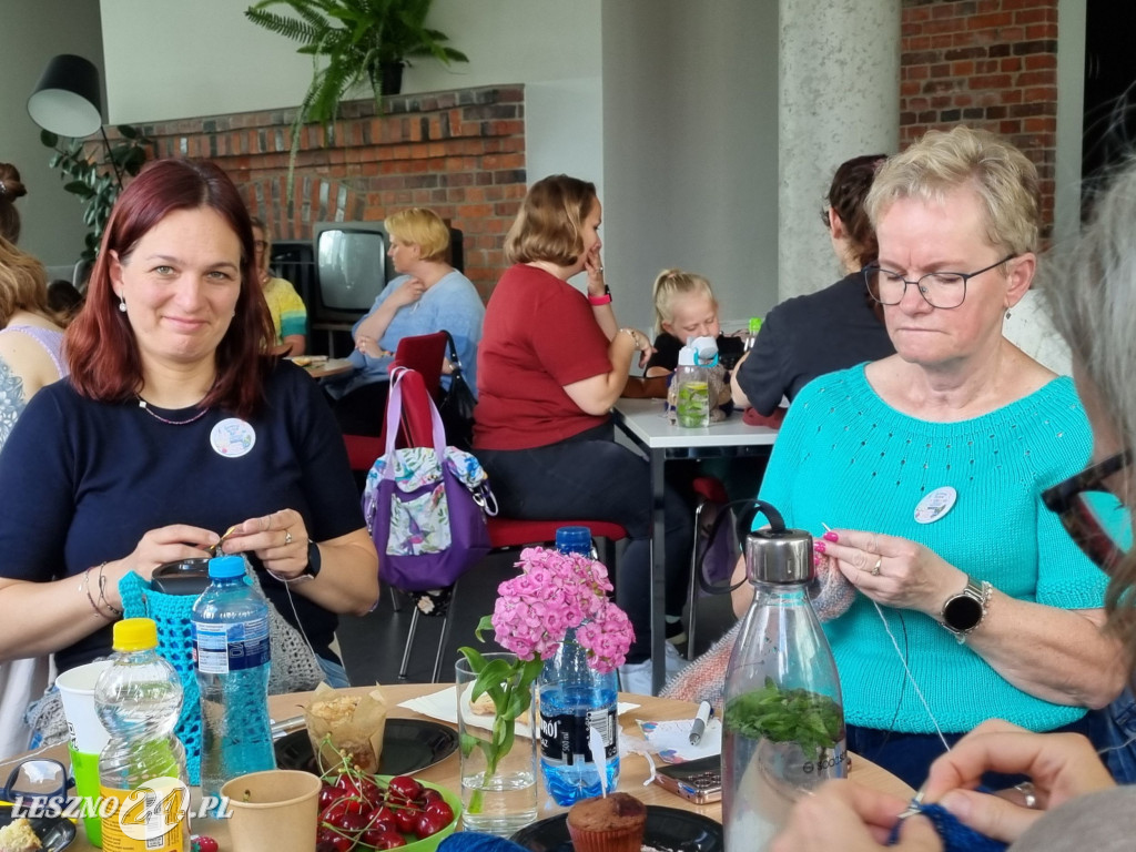 Światowy Dzień Dziergania w Miejscach Publicznych w Lesznie