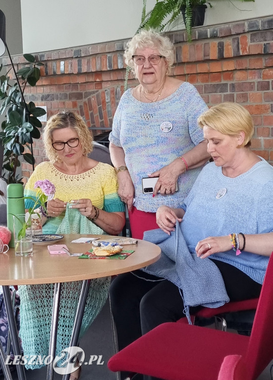 Światowy Dzień Dziergania w Miejscach Publicznych w Lesznie