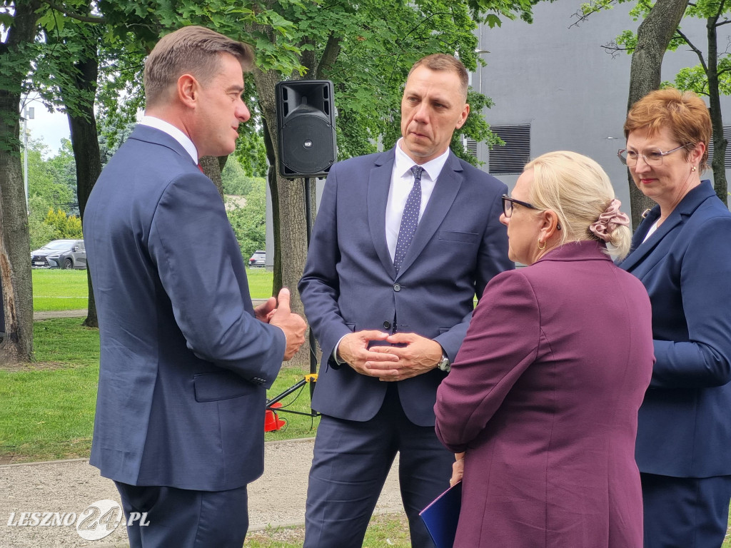 Odsłonięcie tablicy na Skwerze Marii i Lecha Kaczyńskich