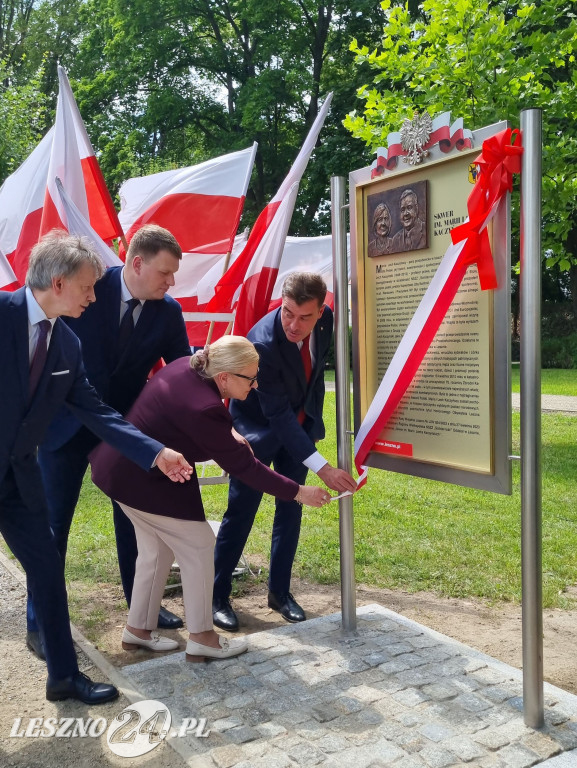 Odsłonięcie tablicy na Skwerze Marii i Lecha Kaczyńskich