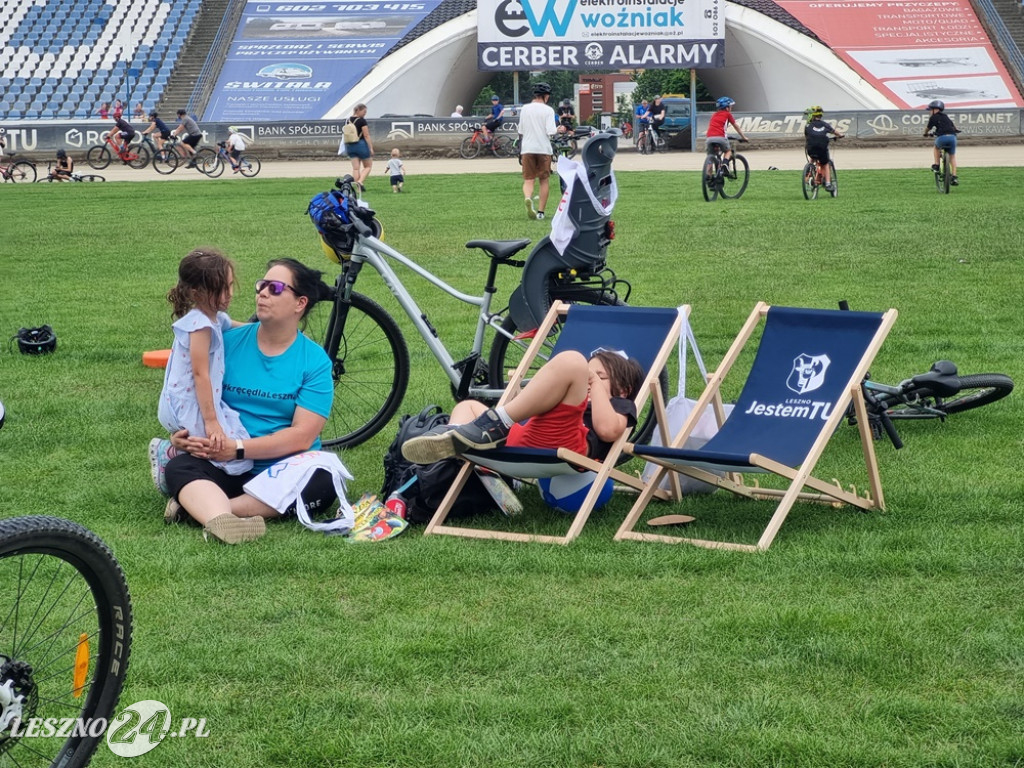 Na stadionie kręcili kilometry dla Leszna