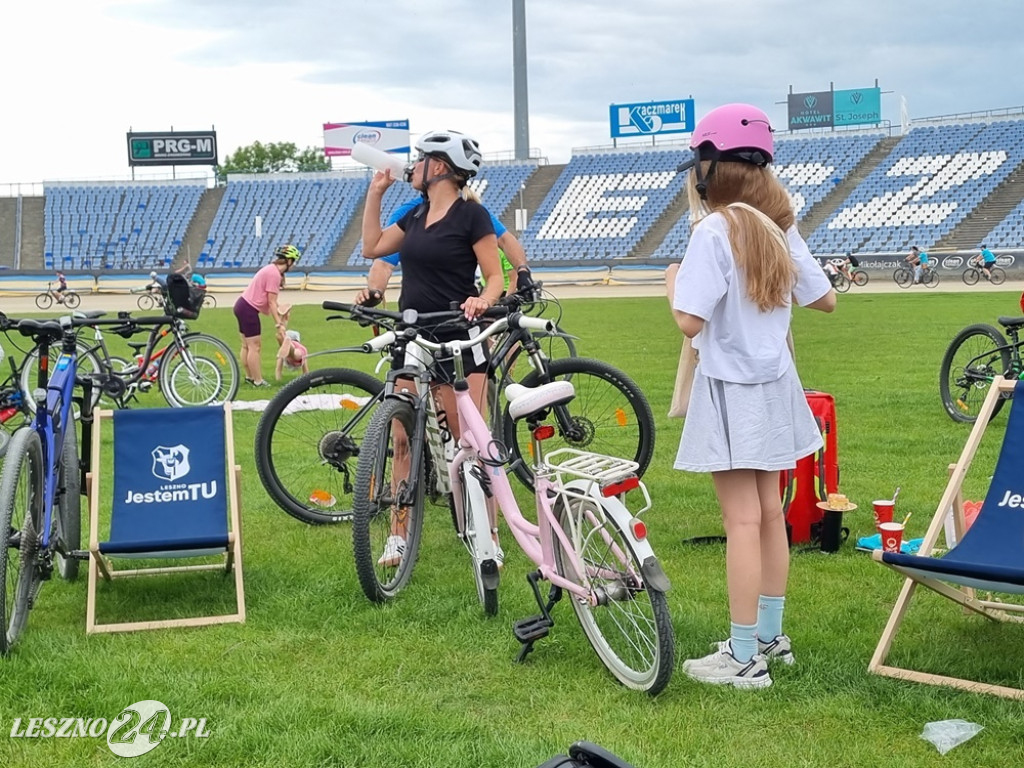 Na stadionie kręcili kilometry dla Leszna