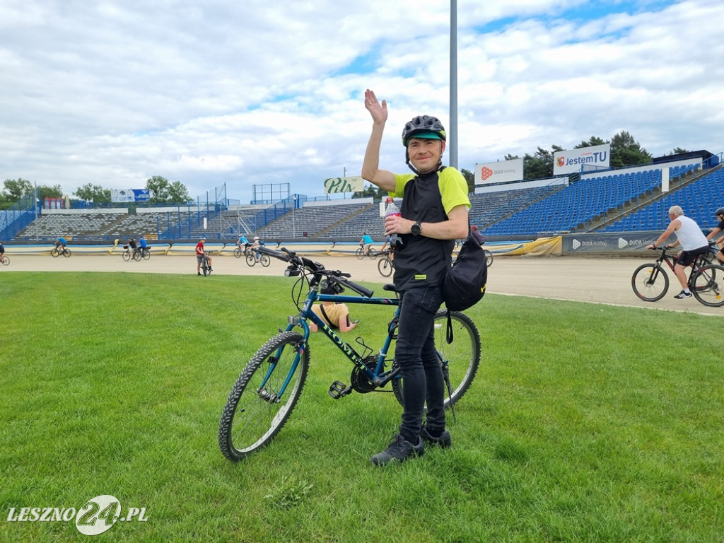 Na stadionie kręcili kilometry dla Leszna