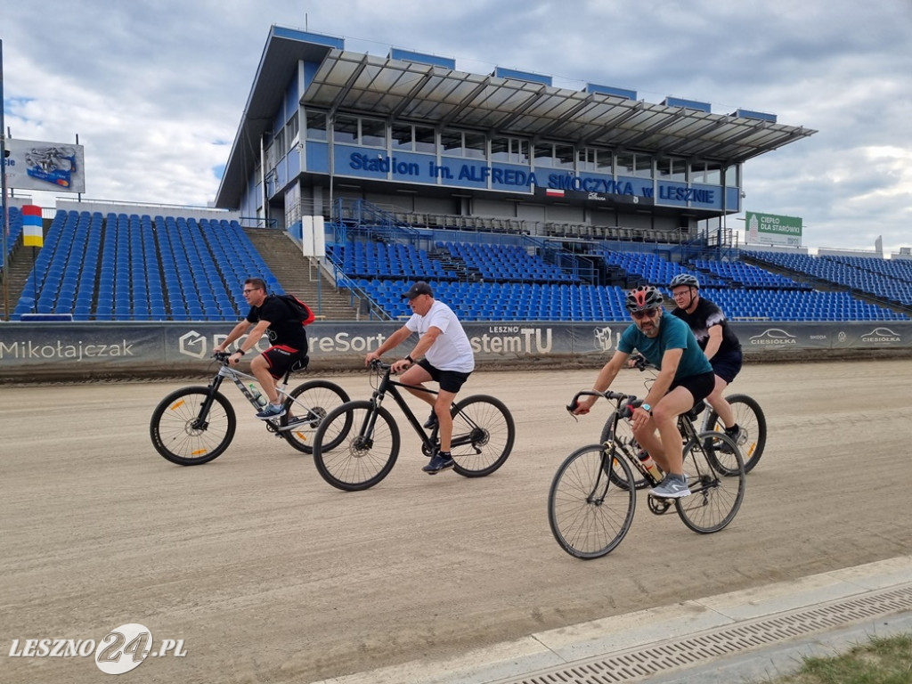 Na stadionie kręcili kilometry dla Leszna
