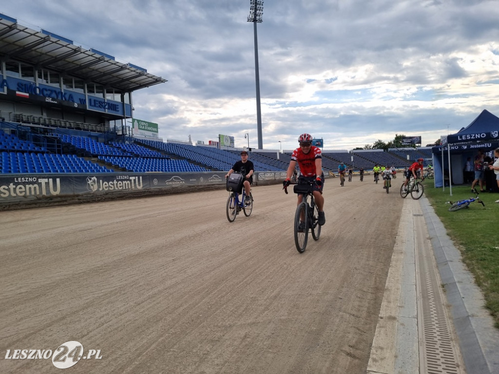 Na stadionie kręcili kilometry dla Leszna