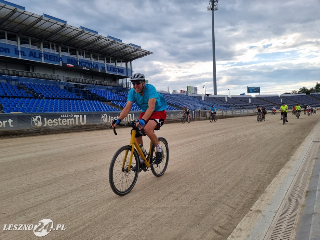 Na stadionie kręcili kilometry dla Leszna