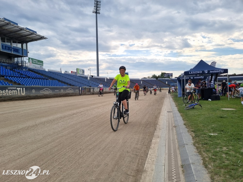 Na stadionie kręcili kilometry dla Leszna