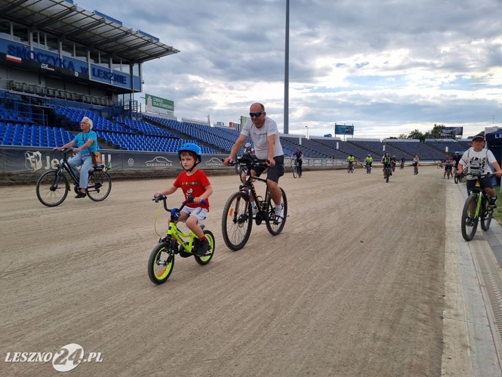 Na stadionie kręcili kilometry dla Leszna