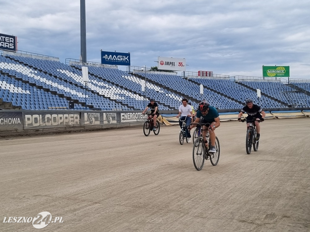 Na stadionie kręcili kilometry dla Leszna