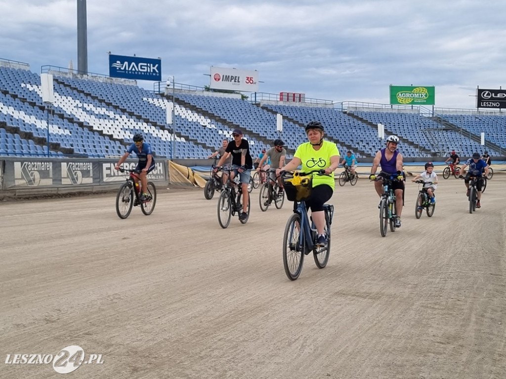 Na stadionie kręcili kilometry dla Leszna