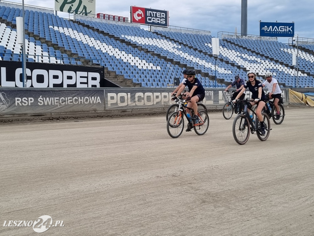 Na stadionie kręcili kilometry dla Leszna