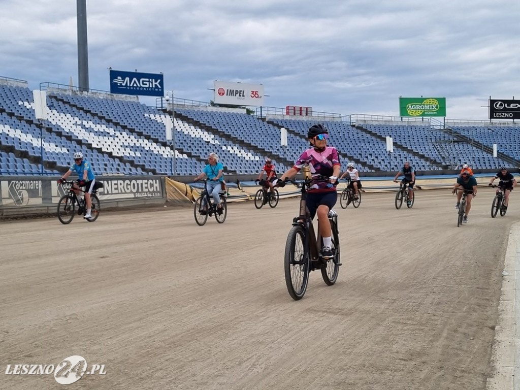 Na stadionie kręcili kilometry dla Leszna