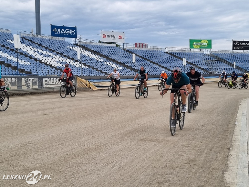 Na stadionie kręcili kilometry dla Leszna