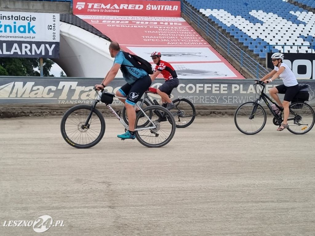 Na stadionie kręcili kilometry dla Leszna
